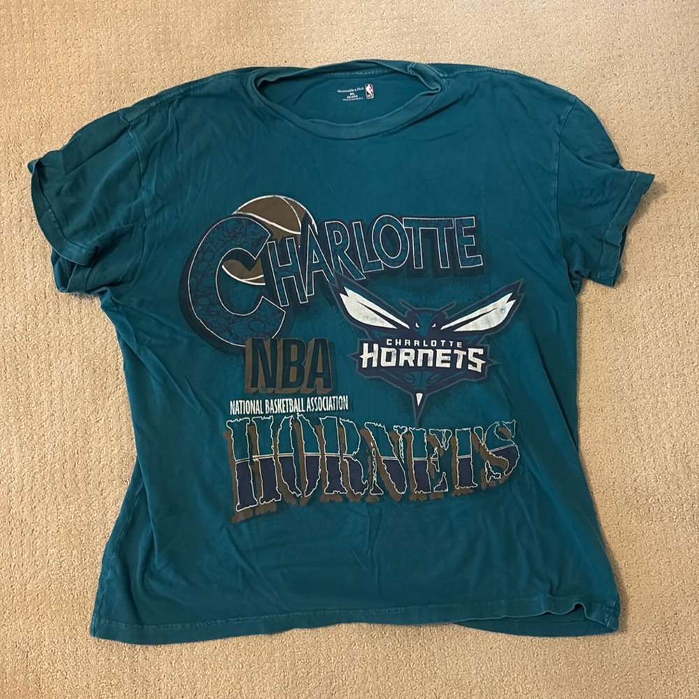 Charlotte Hornets Abercrombie Relaxed Retro Style Men’s Large Shirt
